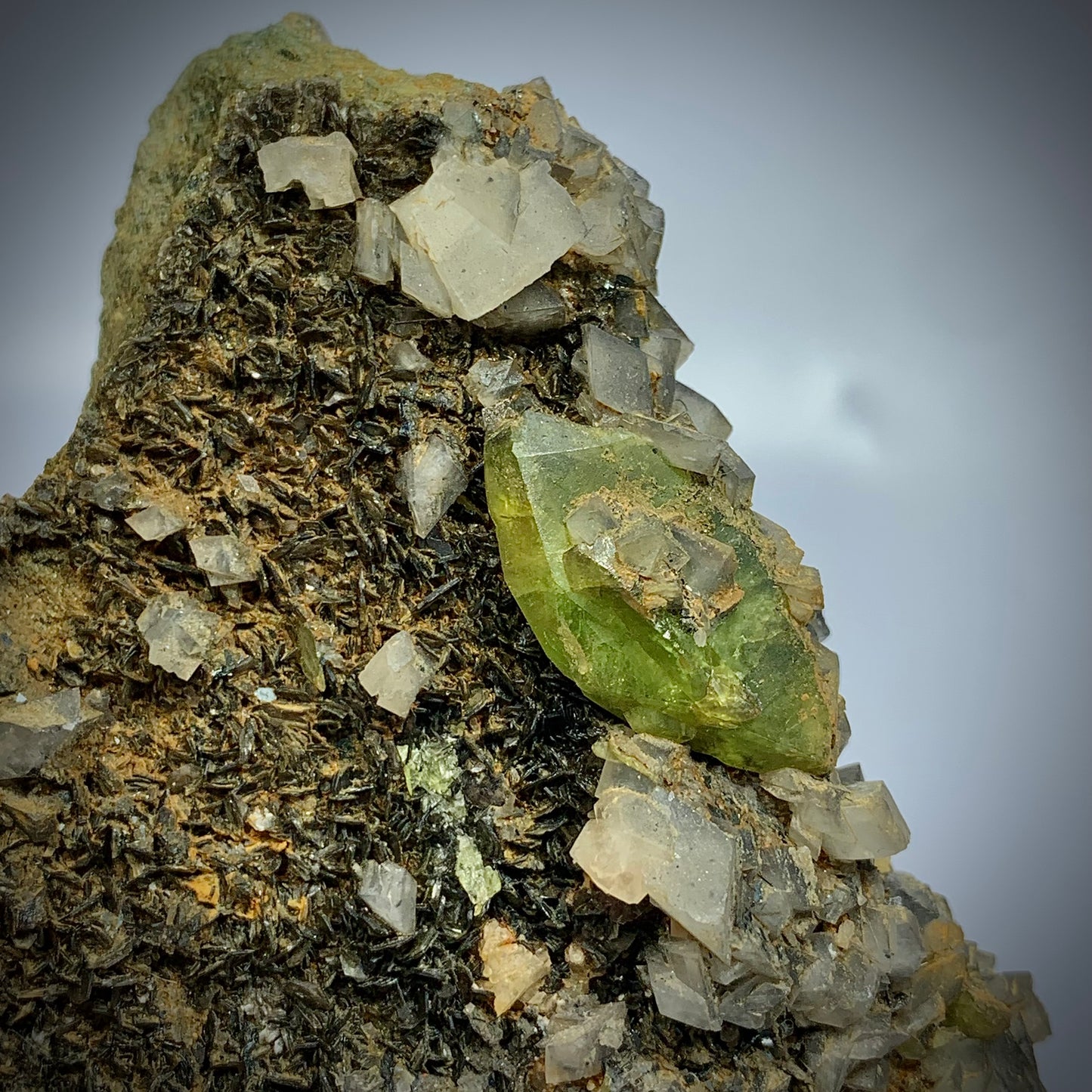 Sphene Crystal, Titanite, Calcite, 995 Carats, 199 Grams, Pakistan Mineral, Balochistan, Rare Mineral, Collector Specimen, Aesthetic Cluster, CaTiSiO5, Mineral Association, Cabinet Specimen