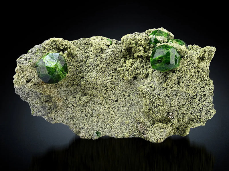 DEMANTOID GARNET