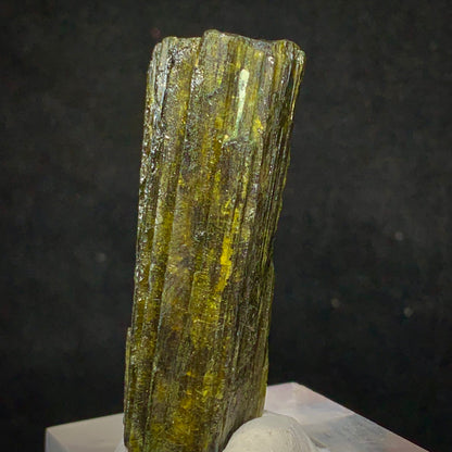 Epidote Crystal, Heart Chakra, 195 Carats, 39 Grams, Pakistan Mineral, Green Crystal, Prismatic Crystal, Collector Specimen, Miniature Specimen, Healing Crystal, Epidote Specimen, Pakistan,