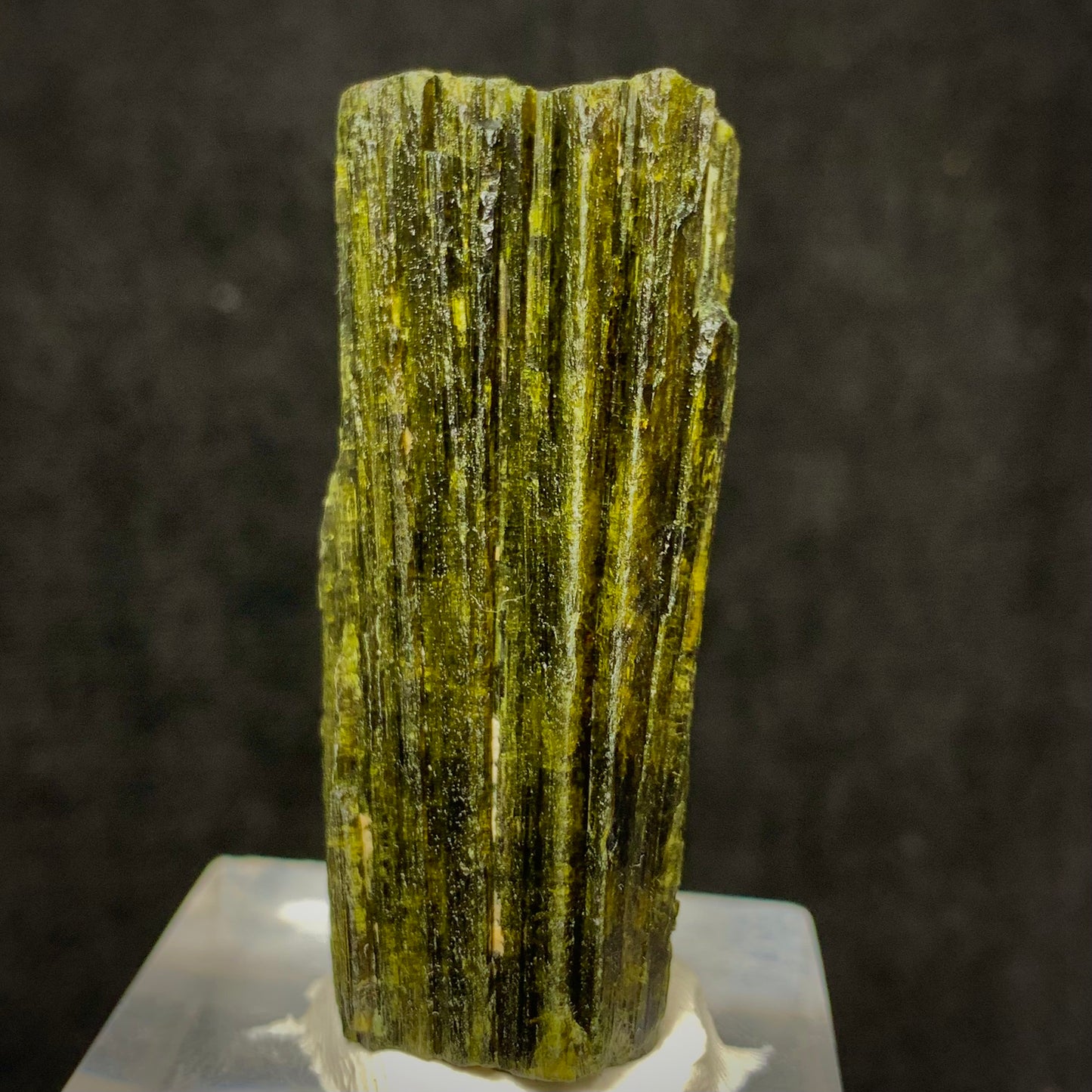 Epidote Crystal, Heart Chakra, 195 Carats, 39 Grams, Pakistan Mineral, Green Crystal, Prismatic Crystal, Collector Specimen, Miniature Specimen, Healing Crystal, Epidote Specimen, Pakistan,