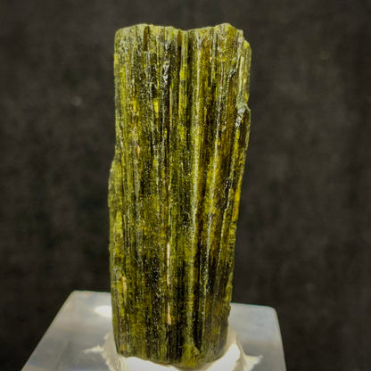 Epidote Crystal, Heart Chakra, 195 Carats, 39 Grams, Pakistan Mineral, Green Crystal, Prismatic Crystal, Collector Specimen, Miniature Specimen, Healing Crystal, Epidote Specimen, Pakistan,