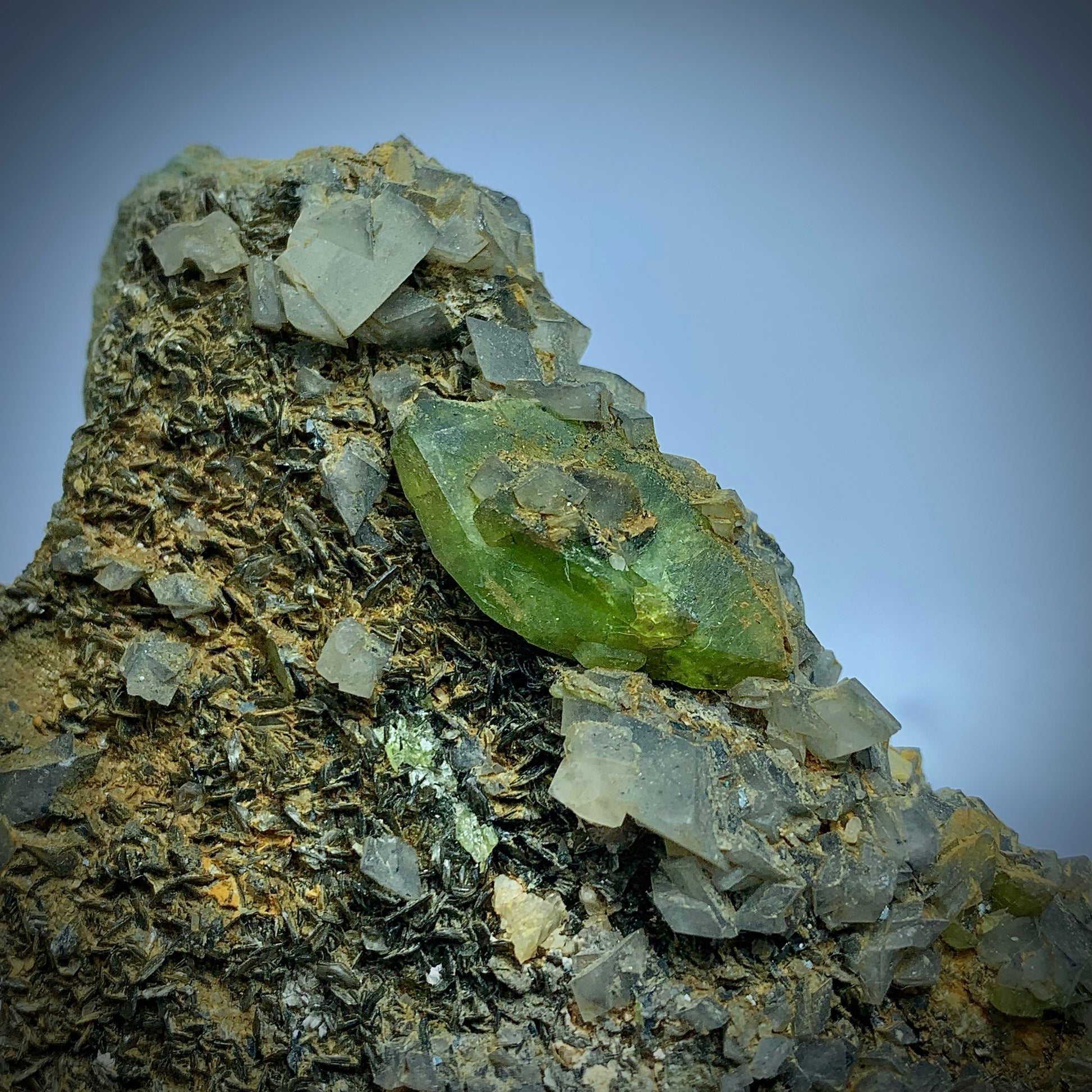 Sphene Crystal, Titanite, Calcite, 995 Carats, 199 Grams, Pakistan Mineral, Balochistan, Rare Mineral, Collector Specimen, Aesthetic Cluster, CaTiSiO5, Mineral Association, Cabinet Specimen