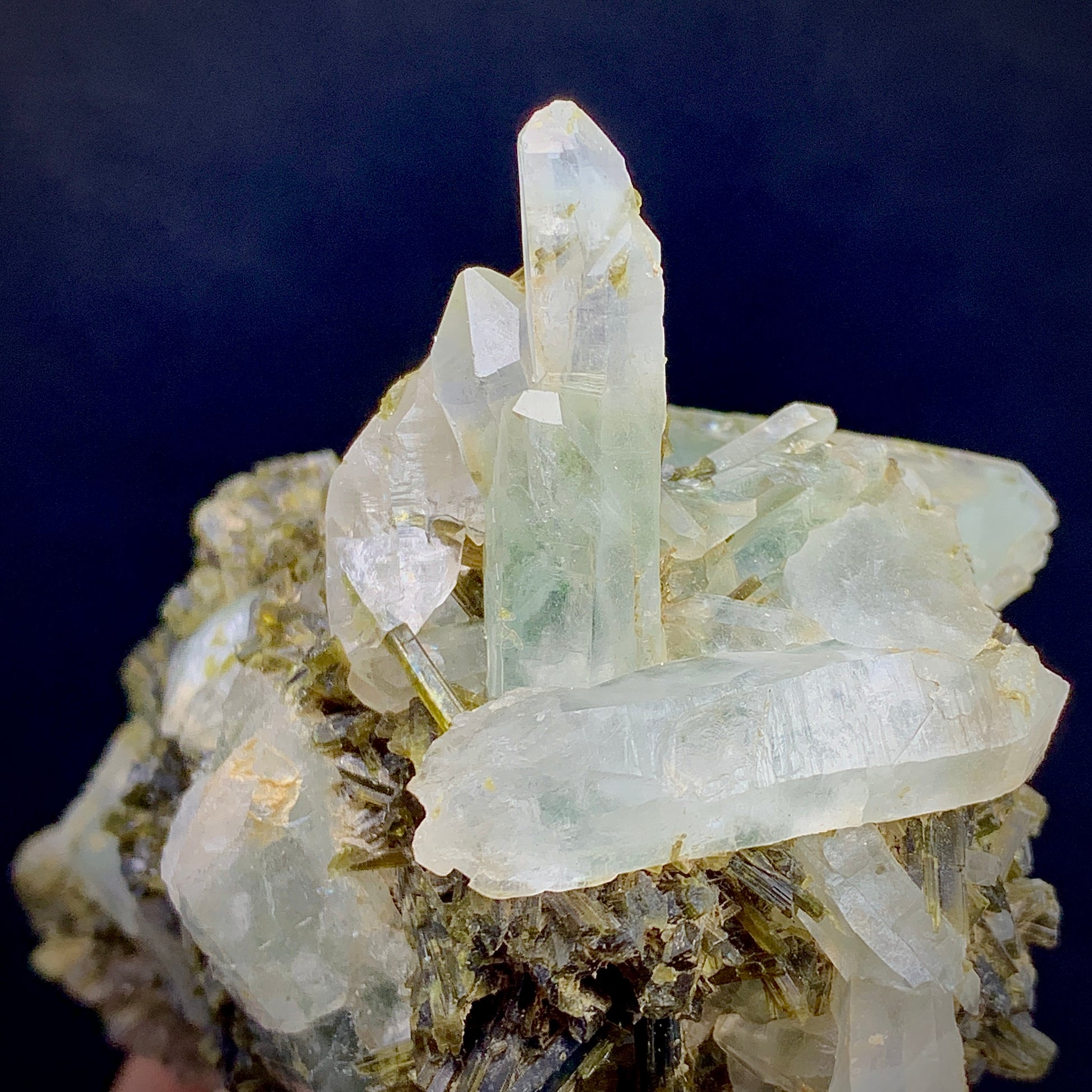 Epidote Crystal, Quartz Cluster, 1463 Carats, Massive Mineral, Green Crystal, Heart Chakra, Abundance Stone, Collector Specimen, Investment Stone, Mineral Association, Crystal Dimensions, Natural Specimen,