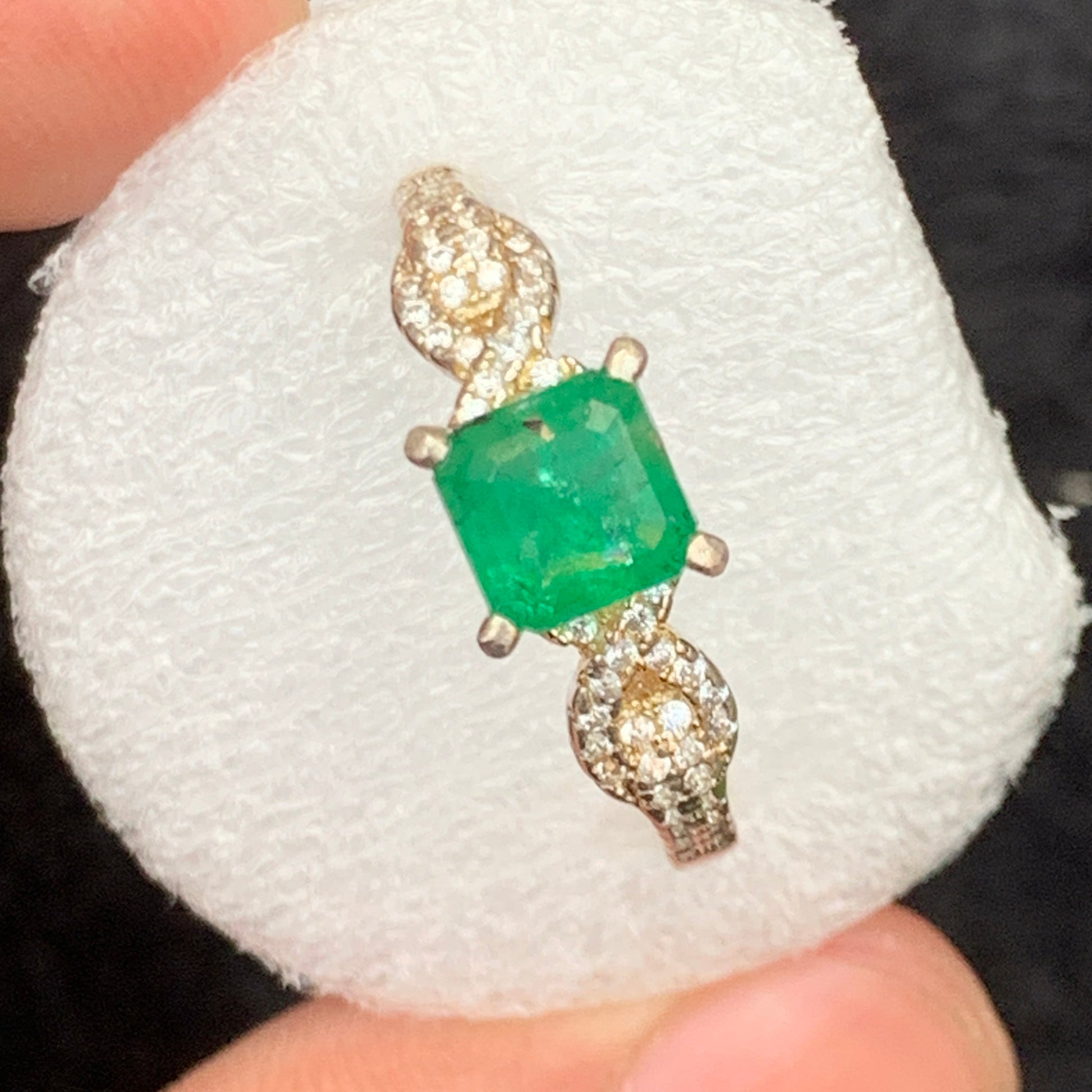 Emerald Ring, Swat Emerald, 1 Carat Emerald, Green Gemstone, Sterling Silver Ring, Engagement Ring, May Birthstone, Pakistan Emerald, 925 Silver, Natural Emerald, Anniversary Gift