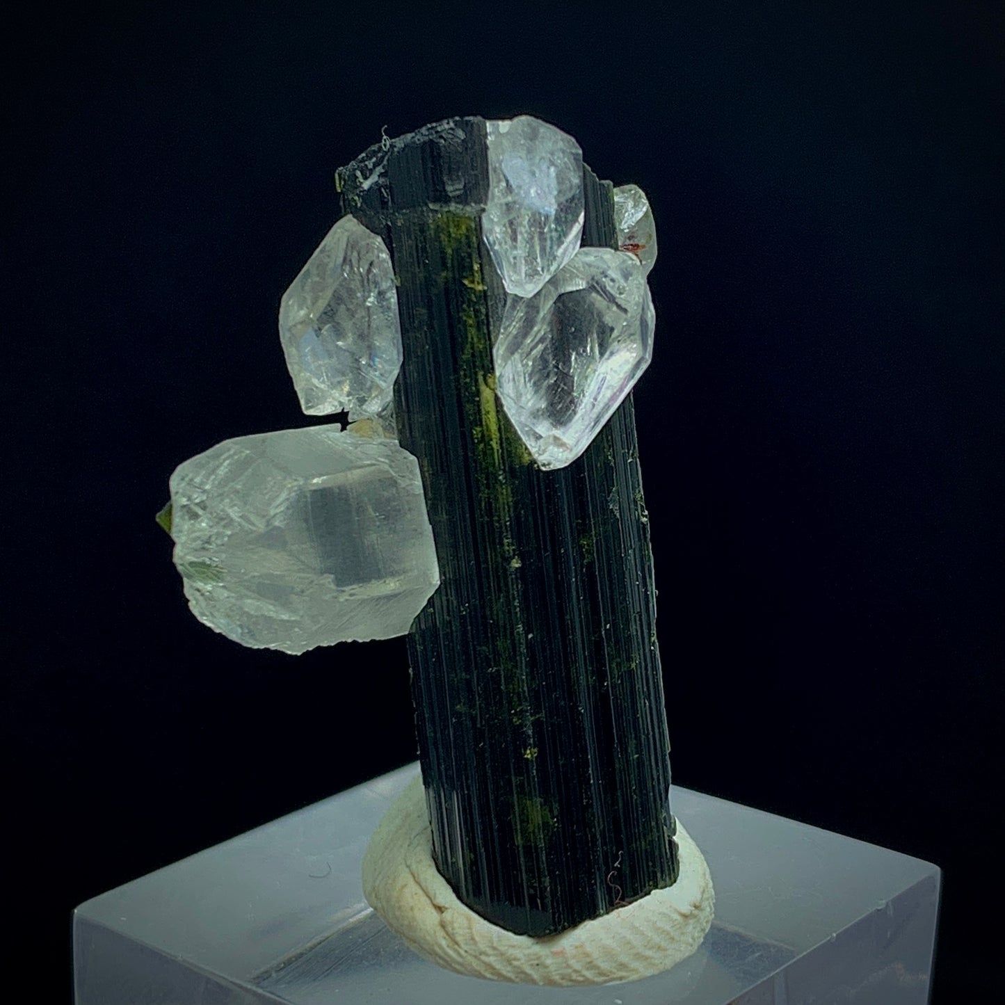 Epidote Crystal, Quartz Cluster, Mica Matrix, 60 Carat, Skardu Pakistan, Green Epidote, Mineral Association, Collector Specimen, Aesthetic Cluster, Miniature Specimen, Pakistan Mineral, Crystal Dimensions, Epidote on Quartz