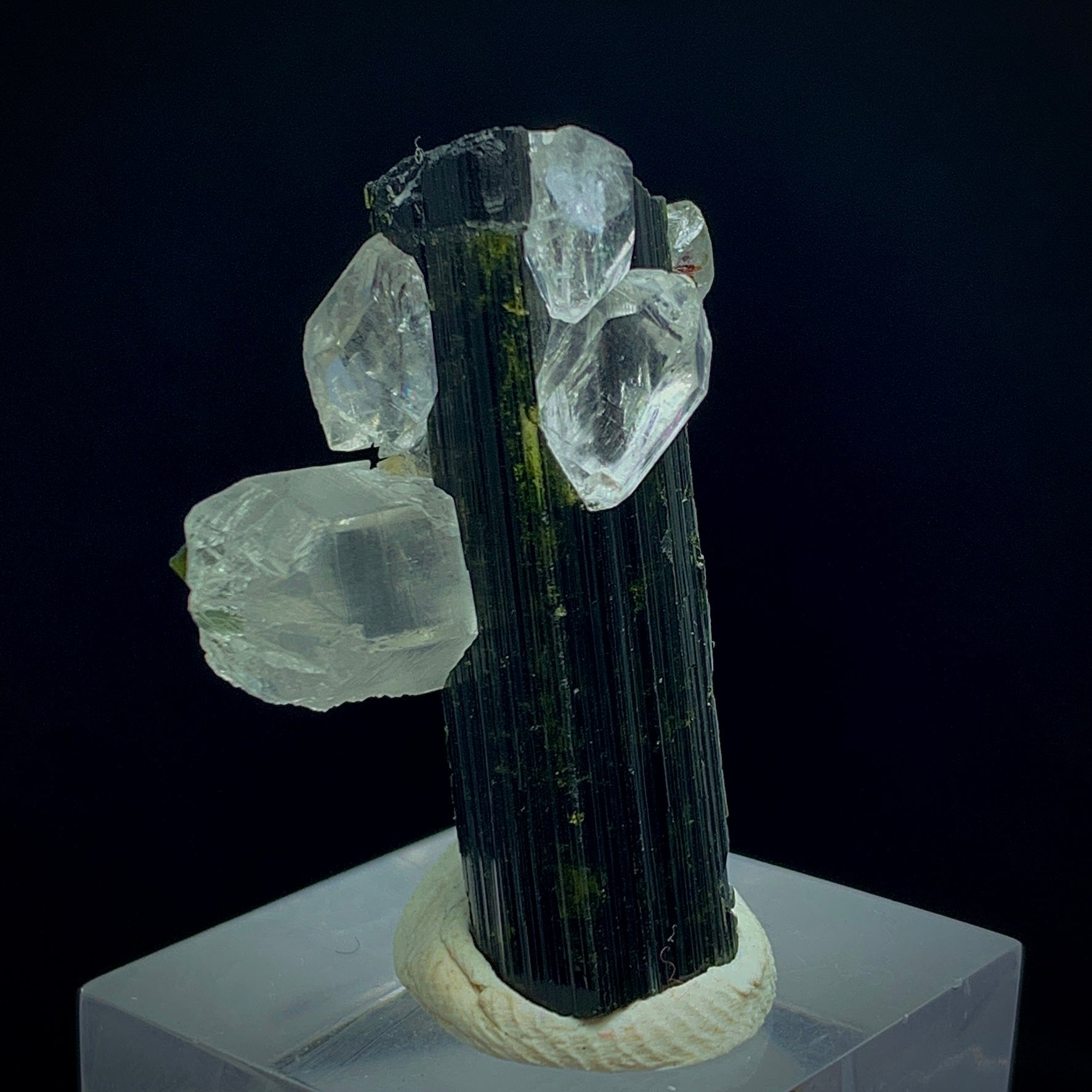 Epidote Crystal, Quartz Cluster, Mica Matrix, 60 Carat, Skardu Pakistan, Green Epidote, Mineral Association, Collector Specimen, Aesthetic Cluster, Miniature Specimen, Pakistan Mineral, Crystal Dimensions, Epidote on Quartz