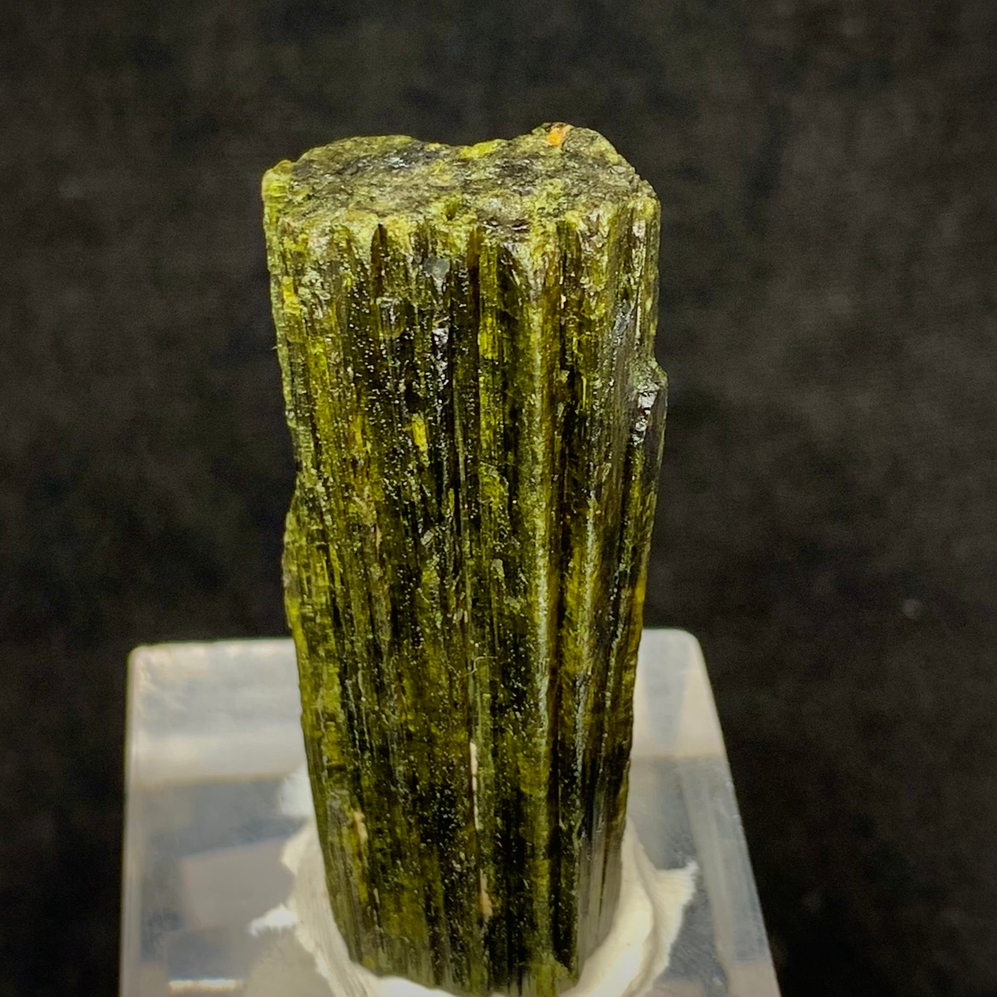 Epidote Crystal, Heart Chakra, 195 Carats, 39 Grams, Pakistan Mineral, Green Crystal, Prismatic Crystal, Collector Specimen, Miniature Specimen, Healing Crystal, Epidote Specimen, Pakistan,