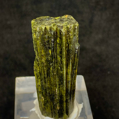 Epidote Crystal, Heart Chakra, 195 Carats, 39 Grams, Pakistan Mineral, Green Crystal, Prismatic Crystal, Collector Specimen, Miniature Specimen, Healing Crystal, Epidote Specimen, Pakistan,