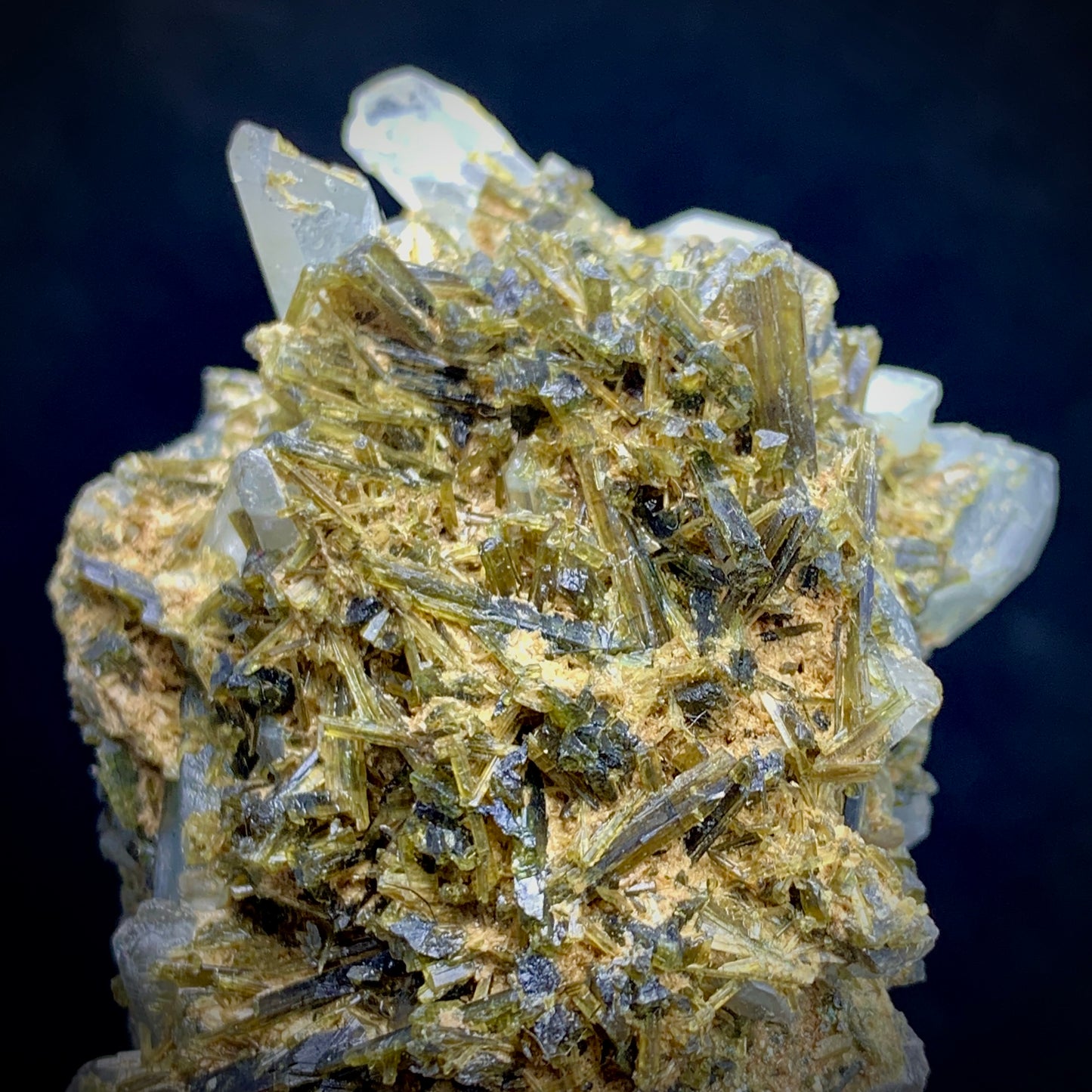 Epidote Crystal, Quartz Cluster, 1463 Carats, Massive Mineral, Green Crystal, Heart Chakra, Abundance Stone, Collector Specimen, Investment Stone, Mineral Association, Crystal Dimensions, Natural Specimen,