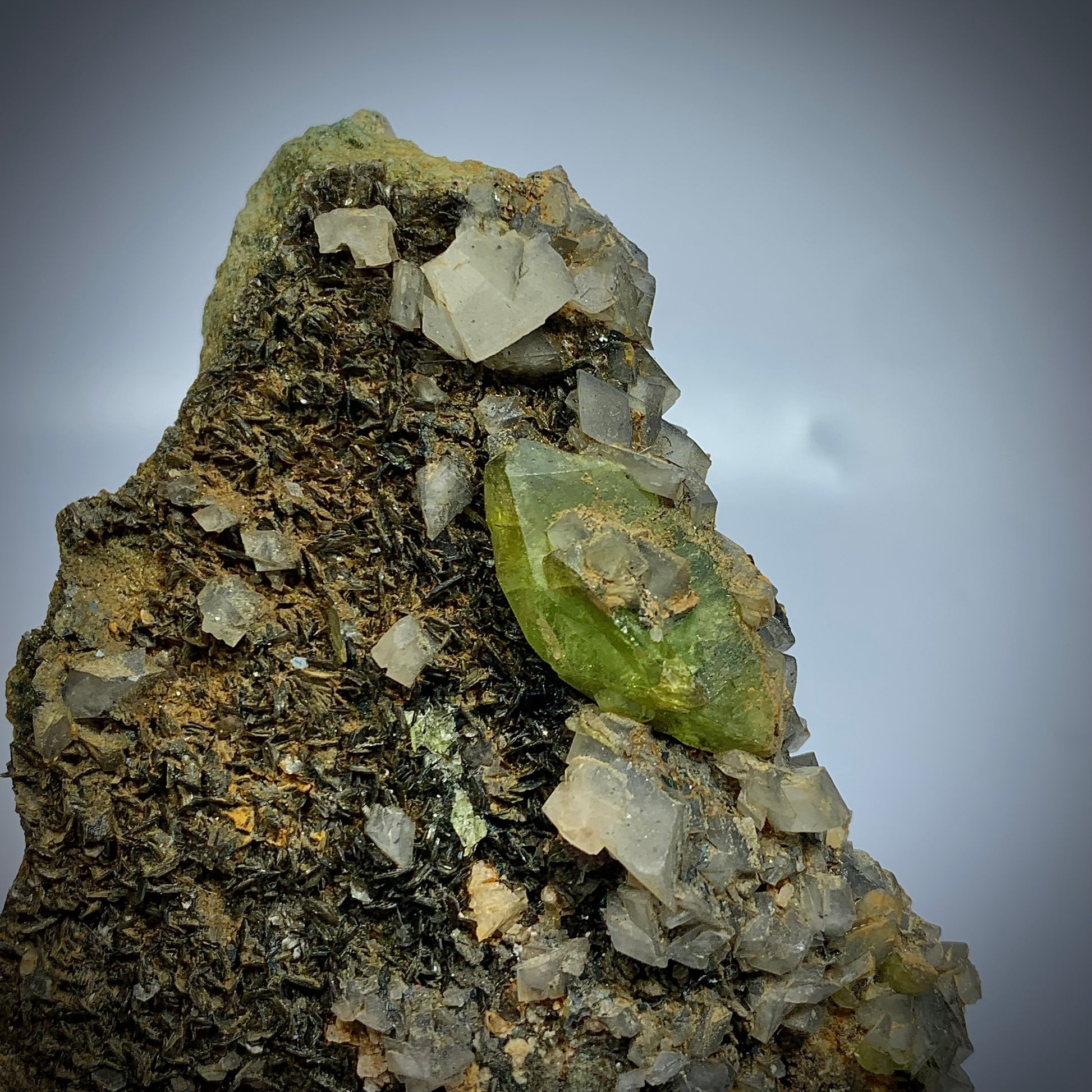 Sphene Crystal, Titanite, Calcite, 995 Carats, 199 Grams, Pakistan Mineral, Balochistan, Rare Mineral, Collector Specimen, Aesthetic Cluster, CaTiSiO5, Mineral Association, Cabinet Specimen