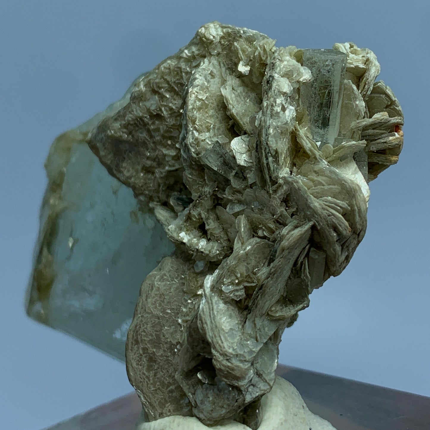 Aquamarine Crystal, Muscovite Mica, 220 Carats, Pakistan Mineral, Beryl Crystal, Pegmatite Mineral, Throat Chakra, Mineral Association, Collector Specimen, Aesthetic Cluster, Miniature Specimen, Crystal Dimensions, Natural Specimen