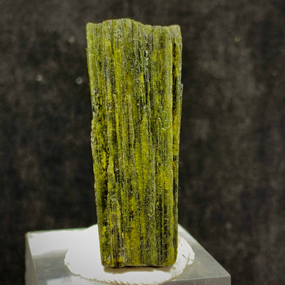 Epidote Crystal, Heart Chakra, 195 Carats, 39 Grams, Pakistan Mineral, Green Crystal, Prismatic Crystal, Collector Specimen, Miniature Specimen, Healing Crystal, Epidote Specimen, Pakistan,