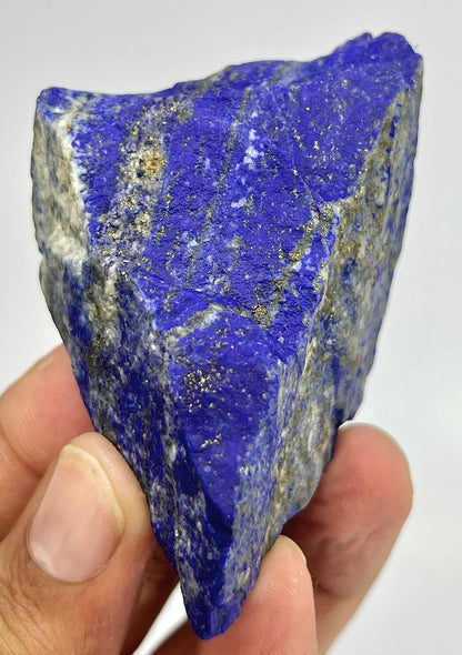 Calcite streaks running through blue Lapis Lazuli
Side edge showing the thickness of Lapis Lazuli