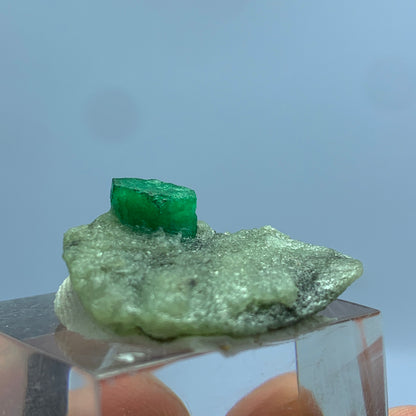 Emerald Crystal, Emerald on Matrix, Vivid Green Emerald, 21 Carat, Raw Emerald, Natural Specimen, Mineral Collector, Green Crystal, Collector Gemstone, Emerald Display, Raw Stone, Beryl Crystal
