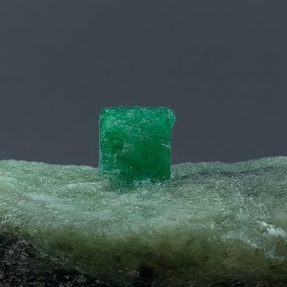 Emerald Crystal, Emerald on Matrix, Vivid Green Emerald, 121 Carat, Raw Emerald, Natural Specimen, Pakistan Emerald, Mineral Collector, Green Crystal, Rough Gemstone, Emerald Display, Raw Stone