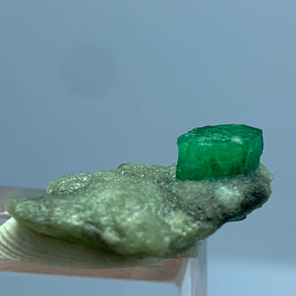 Emerald Crystal, Emerald on Matrix, Vivid Green Emerald, 21 Carat, Raw Emerald, Natural Specimen, Mineral Collector, Green Crystal, Collector Gemstone, Emerald Display, Raw Stone, Beryl Crystal