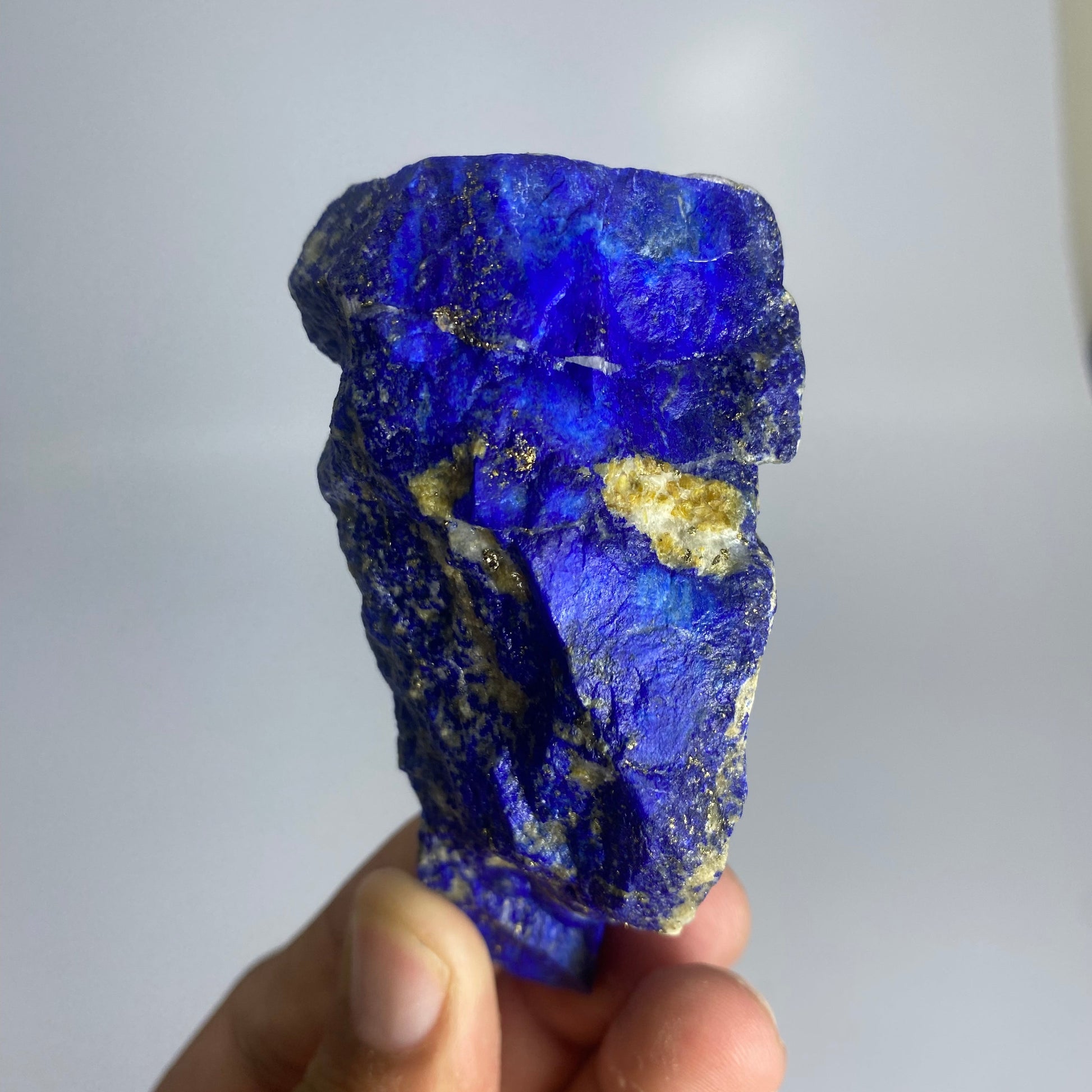 Premium 164g Royal Blue rough Lapis Lazuli from Afghanistan. 8.0cm chunky, unpolished natural specimen featuring intense blue lazurite and brilliant golden pyrite flecks
