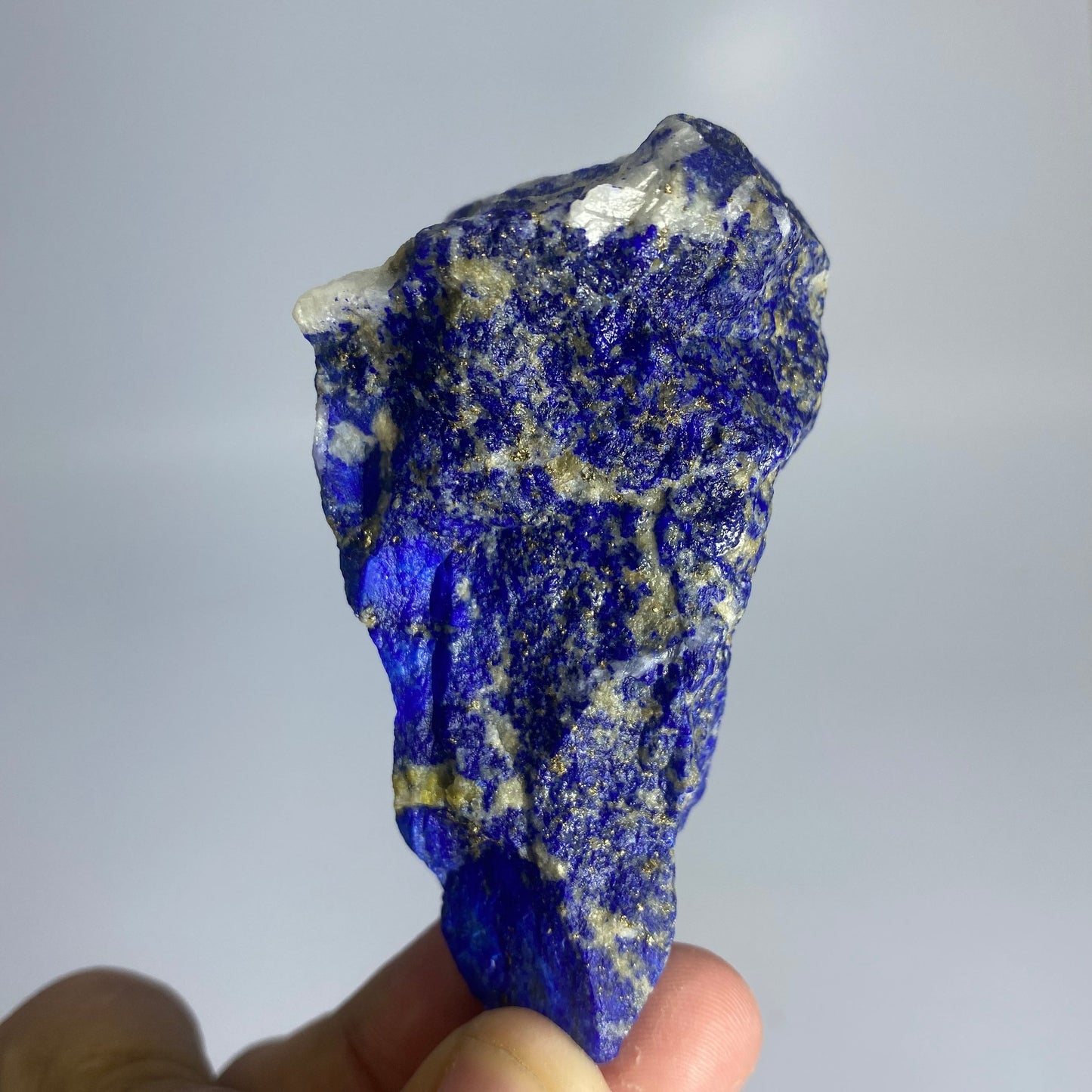 Premium 164g Royal Blue rough Lapis Lazuli from Afghanistan. 8.0cm chunky, unpolished natural specimen featuring intense blue lazurite and brilliant golden pyrite flecks