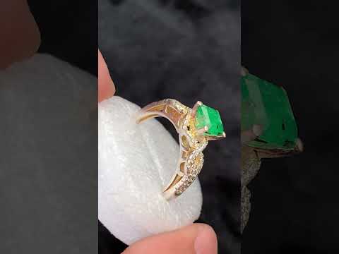 Emerald Engagement Ring - Sterling Silver - Pakistan